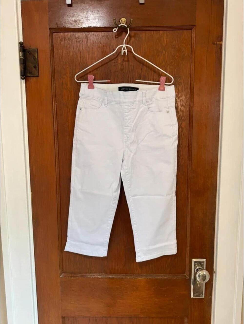Boston Proper White Denim Capri Pants (or pedal pushers)